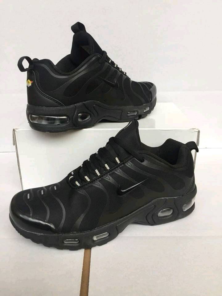 black tns